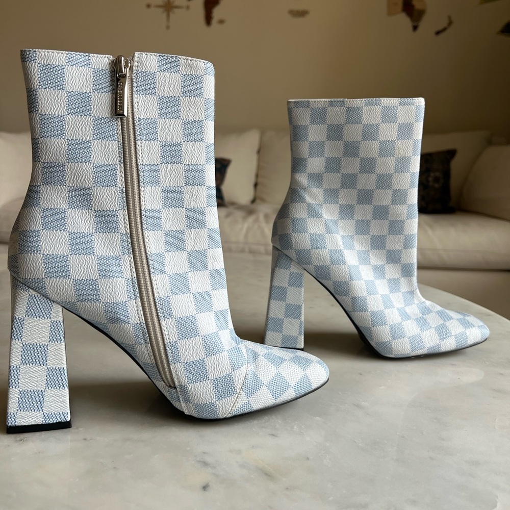 NWOT Cape Robbin Blue and White Heeled Boots